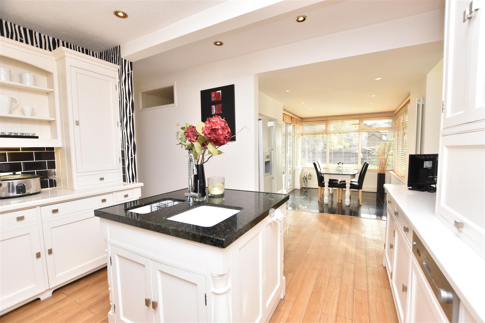 KITCHEN/BREAKFAST ROOM